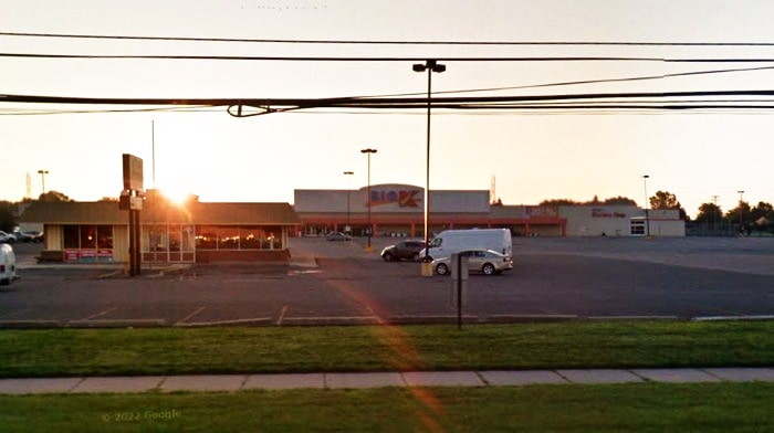 K-Mart (Kmart) - Warren - 31200 Schoenherr Rd (newer photo)